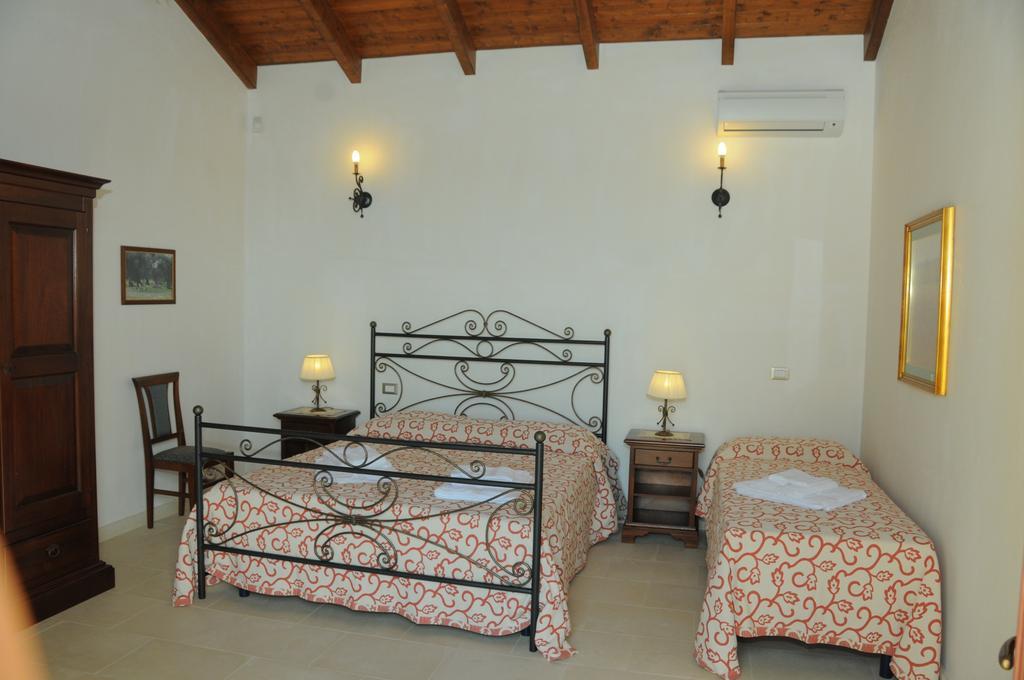 Agriturismo Masseria Quaremme 카르피냐노 살렌티노 객실 사진